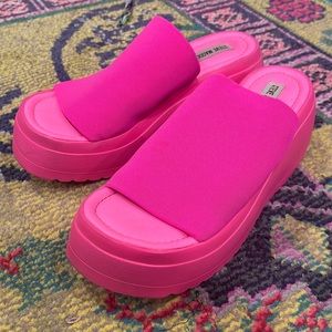 Hot Pink Steve Madden x Urban Outfitters Slinky y2k Style Chunky Sandals Slides